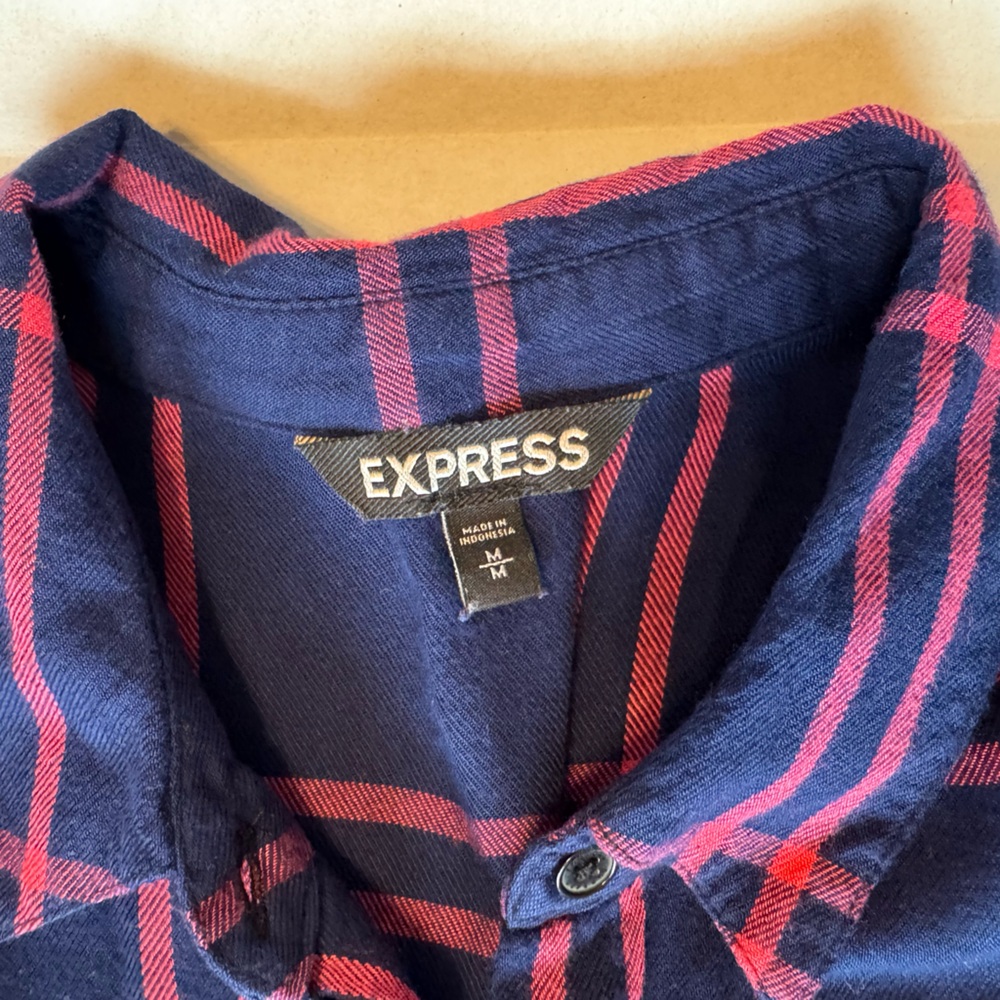 Express Women's Navy and pink lightweight Plaid Button Down Shirt size medium - Picture 2 of 5
